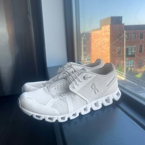 On Cloud 5 - Running Shoes - Size 7.5 - Color: White